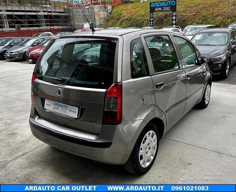 Usata Fiat Idea Emotion 90 CV (66 kW) 2008 Grigio Monovolume
