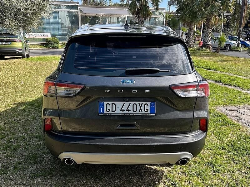 Usado Ford Kuga Business Edition 120 CV (88 kW) 2020 Gris SUV