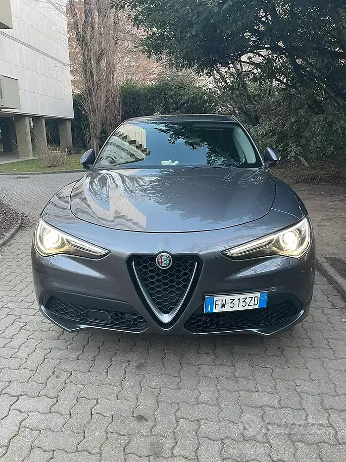 Usata Alfa Romeo Stelvio 190 CV (139 kW) 2019 Grigio SUV