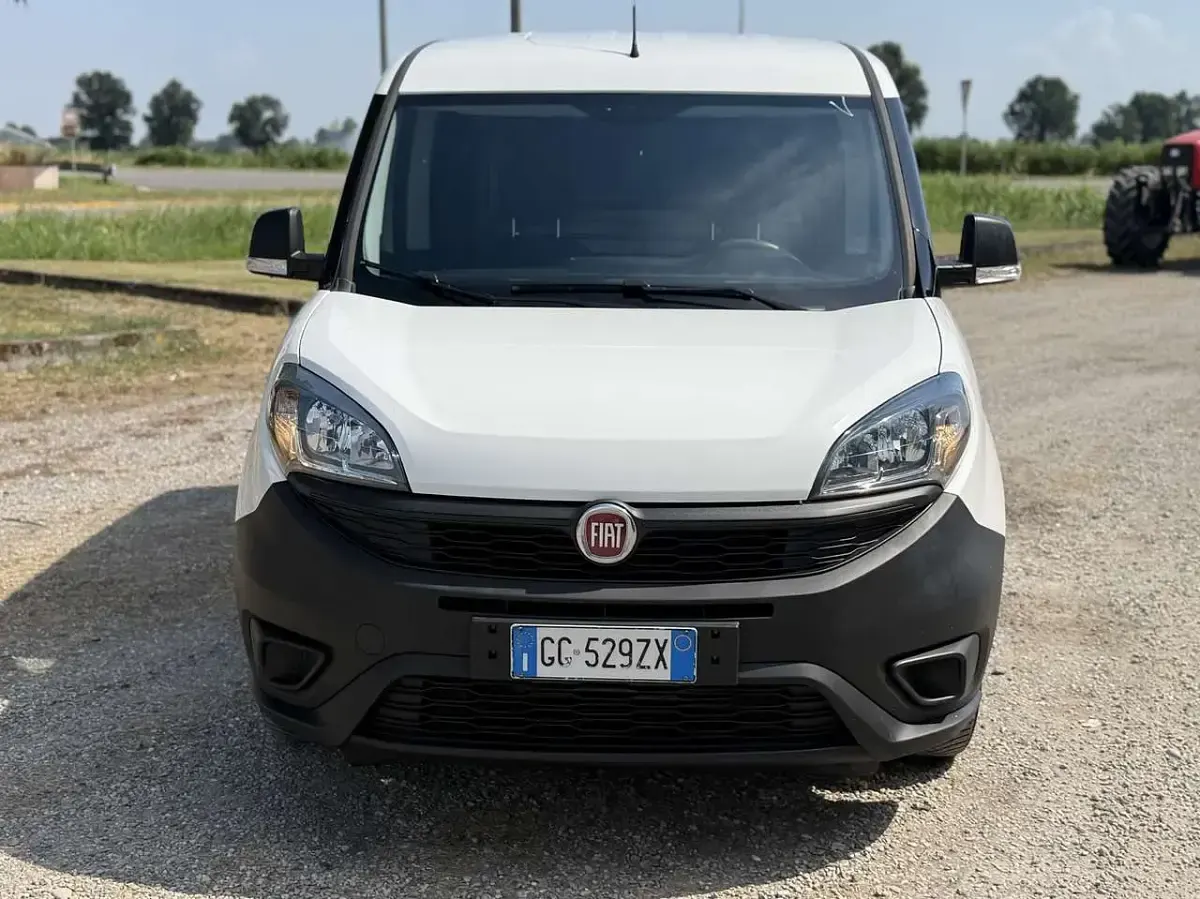 Usata Fiat Doblò Business 95 CV (69 kW) 2021 Bianco Monovolume