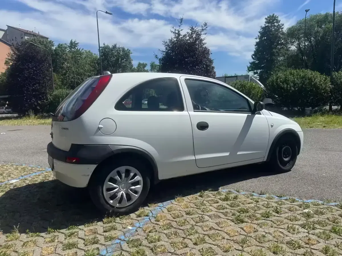 Usata Opel Corsa 58 CV (42 kW) 2002 Bianco Utilitaria