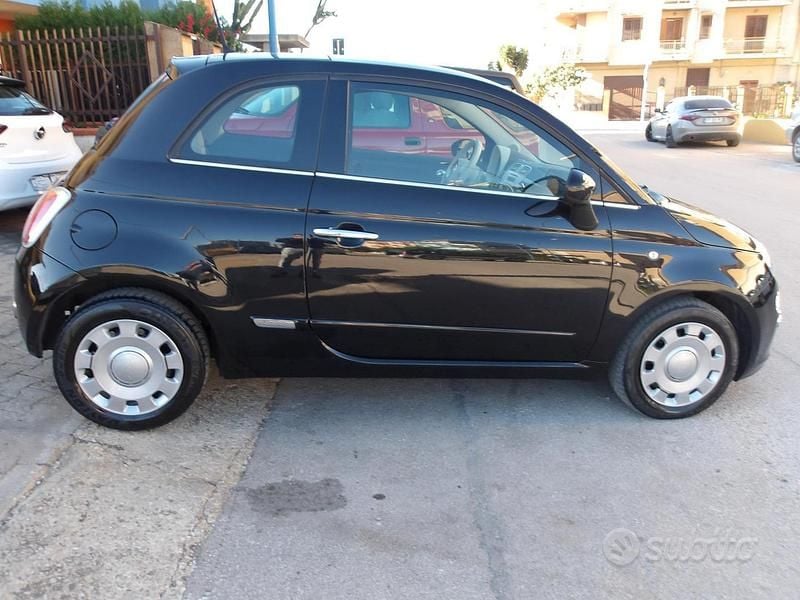 Usata Fiat 500 Lounge 69 CV (50 kW) 2014 Viola Berlina