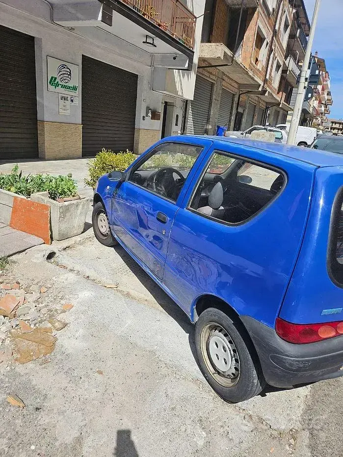 Usata Fiat 600 S 54 CV (39 kW) 2002 Bluazzurro Berlina