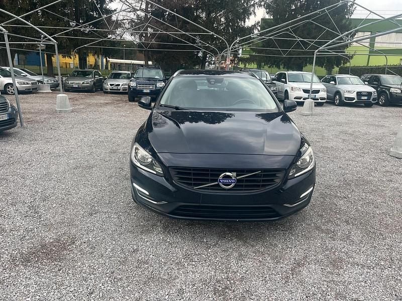 Usata Volvo V60 Ocean Race 120 CV (88 kW) 2016 Blu/azzurro Station wagon