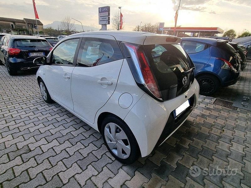 Usata Toyota Aygo X-play 69 CV (50 kW) 2016 Bianco Utilitaria