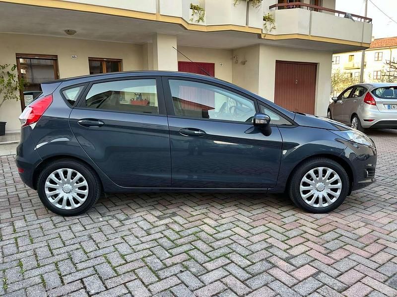 Usata Ford Fiesta Business Edition 75 CV (55 kW) 2013 Grigio Utilitaria
