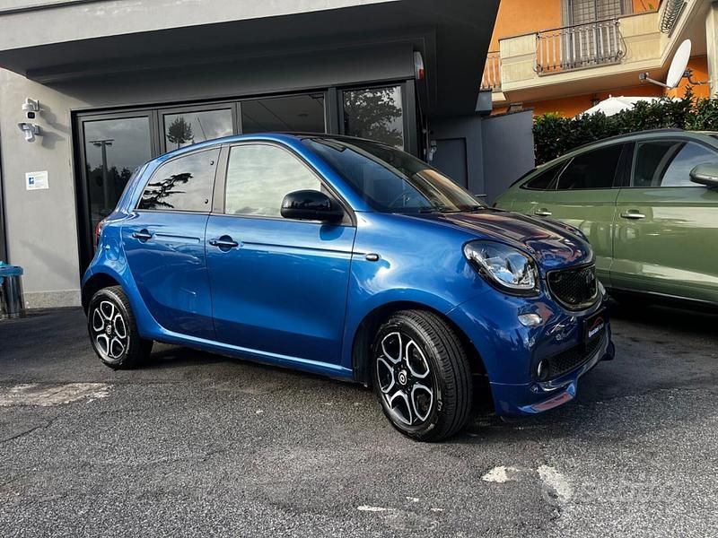 Blu Usata 2018 Smart ForFour Passion Due volumi | 13.400 € (Cara) - Immagine 1/4