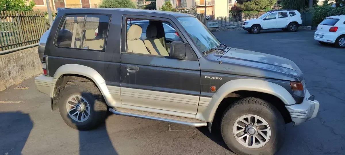 Usata Mitsubishi Pajero Top 95 CV (69 kW) 1992 Grigio SUV