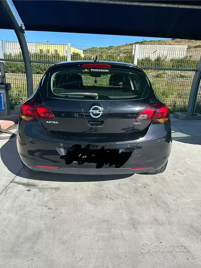 Usata Opel Astra 110 CV (80 kW) 2010 Nero Berlina