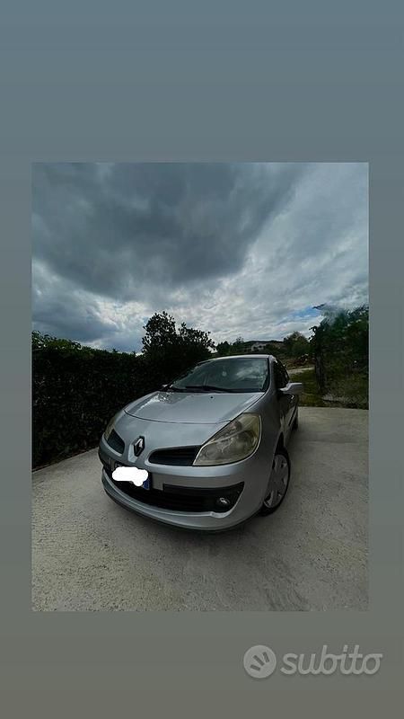 Gebraucht Renault Clio II 85 PS (62 kW) 2007 Grau Kleinwagen