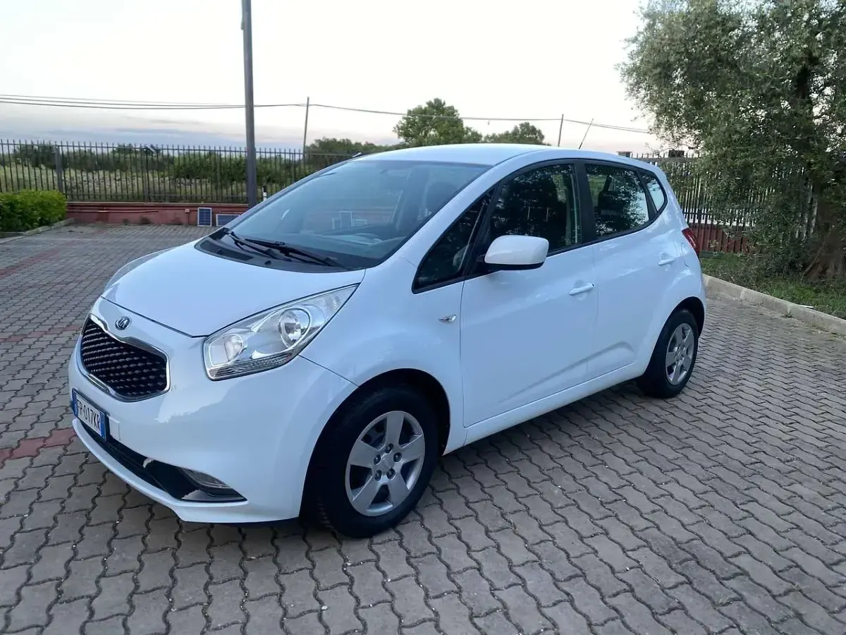 Usata Kia Venga Active 90 CV (66 kW) 2018 Bianco Utilitaria