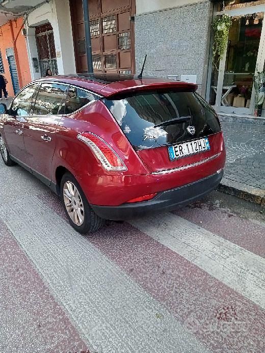 Usata Lancia Delta 120 CV (88 kW) 2013 Rosso Utilitaria