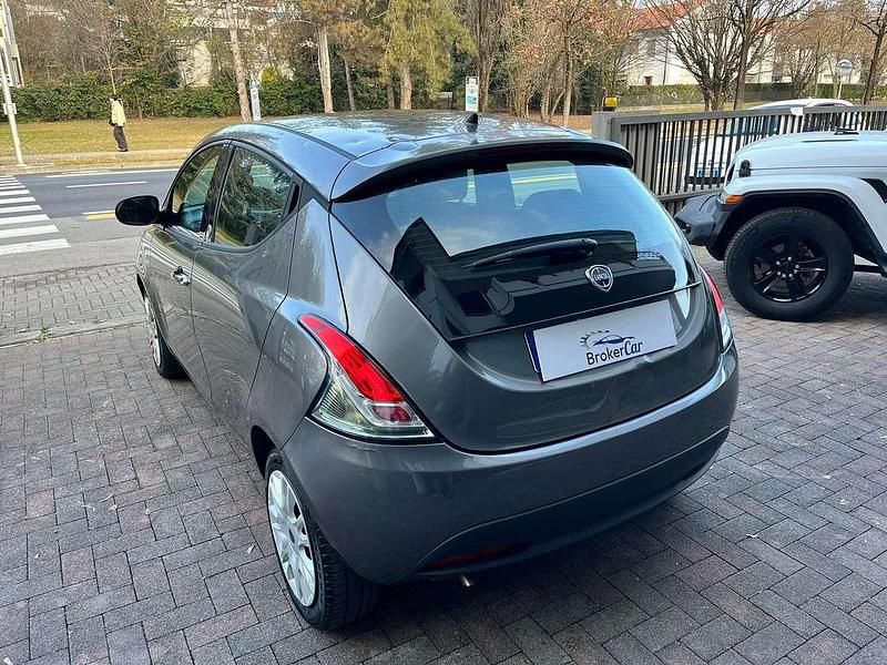 Usata Lancia Ypsilon Gold 69 CV (50 kW) 2013 Grigio Utilitaria