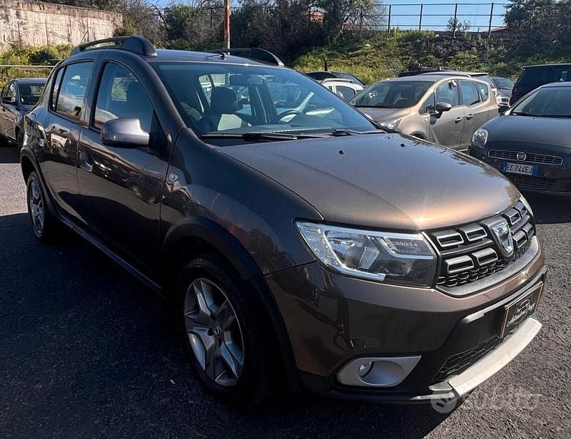 Usata Dacia Sandero Stepway 90 CV (66 kW) 2017 Marrone Berlina