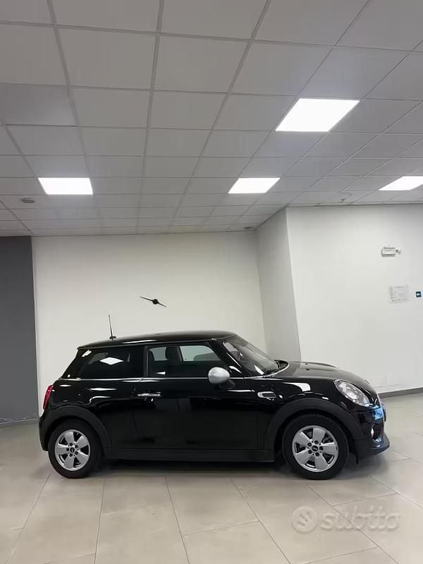 Usata Mini Cooper D Hype 116 CV (85 kW) 2016 Nero Utilitaria