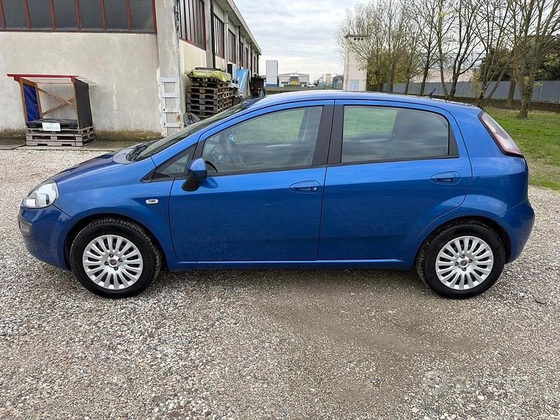 Usata Fiat Punto Evo Dynamic 77 CV (56 kW) 2010 Blu/azzurro Utilitaria