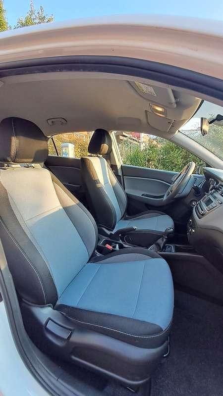 Bianco Usata 2017 Hyundai i20 Classic Due volumi | 9500 € (Buon prezzo) - Immagine 1/4