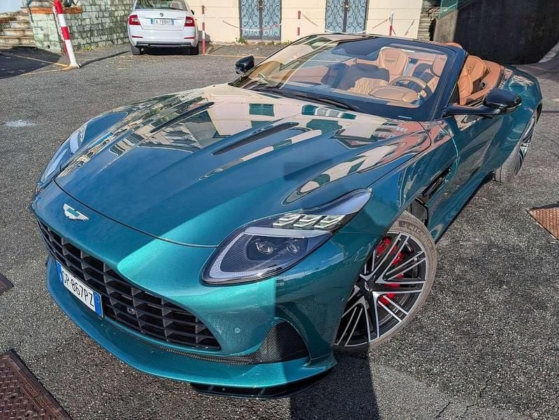 Usata Aston Martin DB12 680 CV (500 kW) 2024 Racing green Cabrio