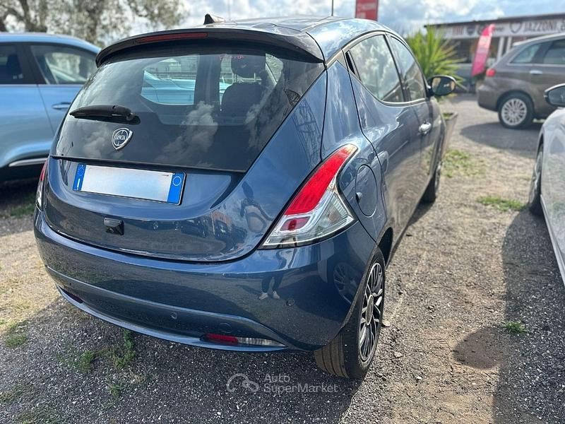 Usata Lancia Ypsilon S 70 CV (51 kW) 2024 Blu Utilitaria