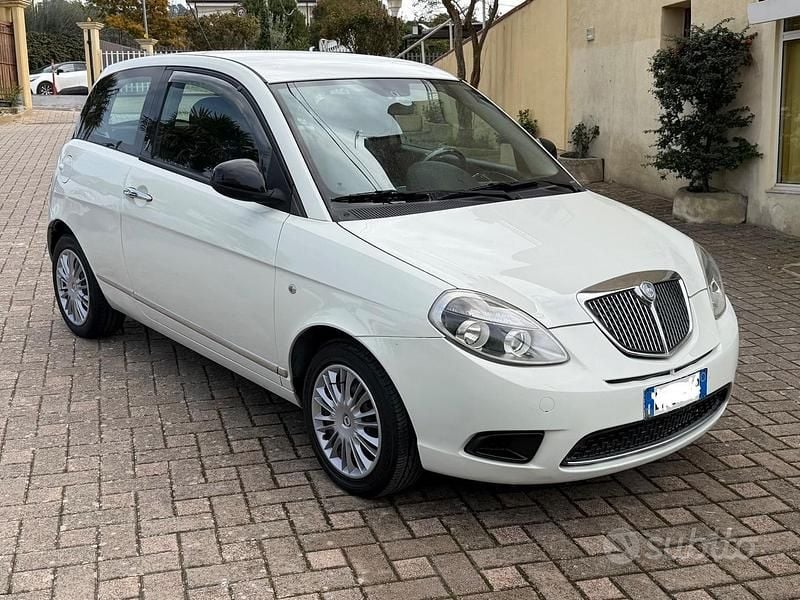 Usata Lancia Ypsilon 69 CV (50 kW) 2011 Bianco Utilitaria