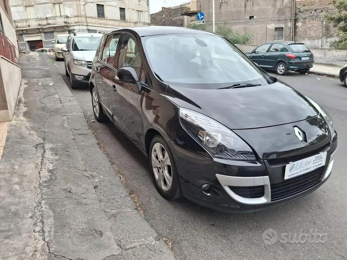 Usata Renault Scenic E-Tech Dynamique 110 CV (80 kW) 2009 Nero Monovolume