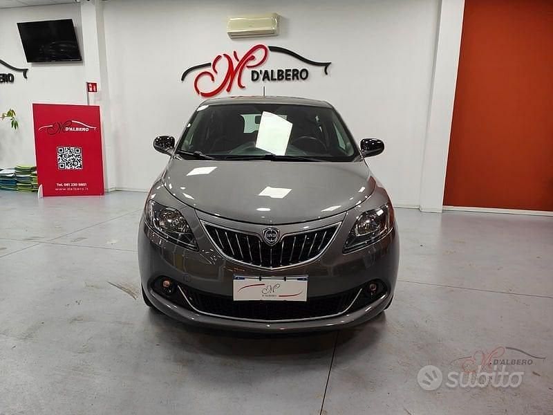 Usata Lancia Ypsilon Gold 70 CV (51 kW) 2023 Grigio Utilitaria