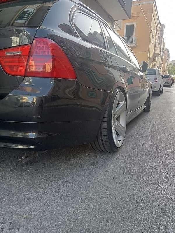 Usata 2010 BMW 320 Station wagon | 4999 € (Buon prezzo) - Immagine 1/4