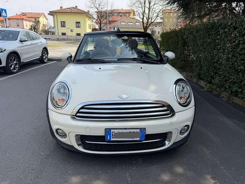 Usata Mini Cooper Cabriolet 111 CV (81 kW) 2012 Beige Cabrio