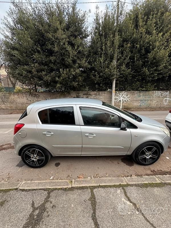 Usata Opel Corsa 75 CV (55 kW) 2007 Grigio Utilitaria