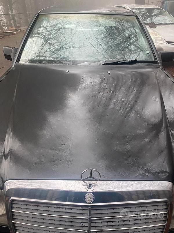 Usata Mercedes E300 188 CV (138 kW) 1987 Grigio Berlina