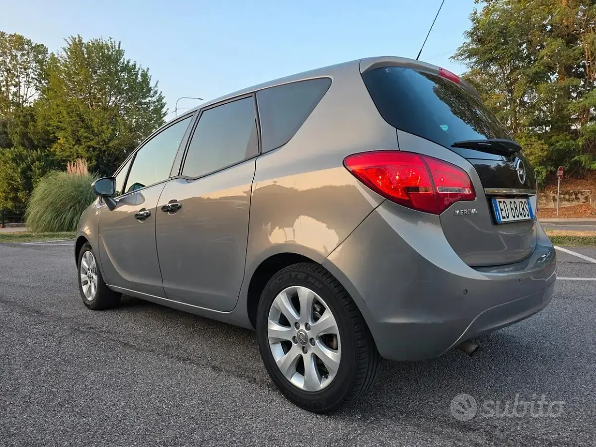 Usata Opel Meriva Enjoy 120 CV (88 kW) 2010 Grigio Monovolume