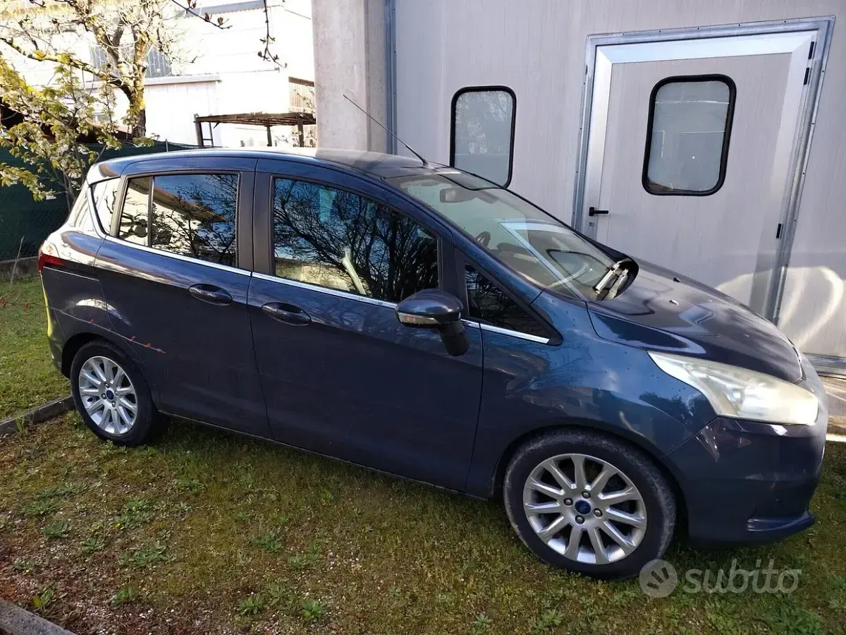 Usata Ford B-MAX Titanium 95 CV (69 kW) 2014 Grigio Monovolume