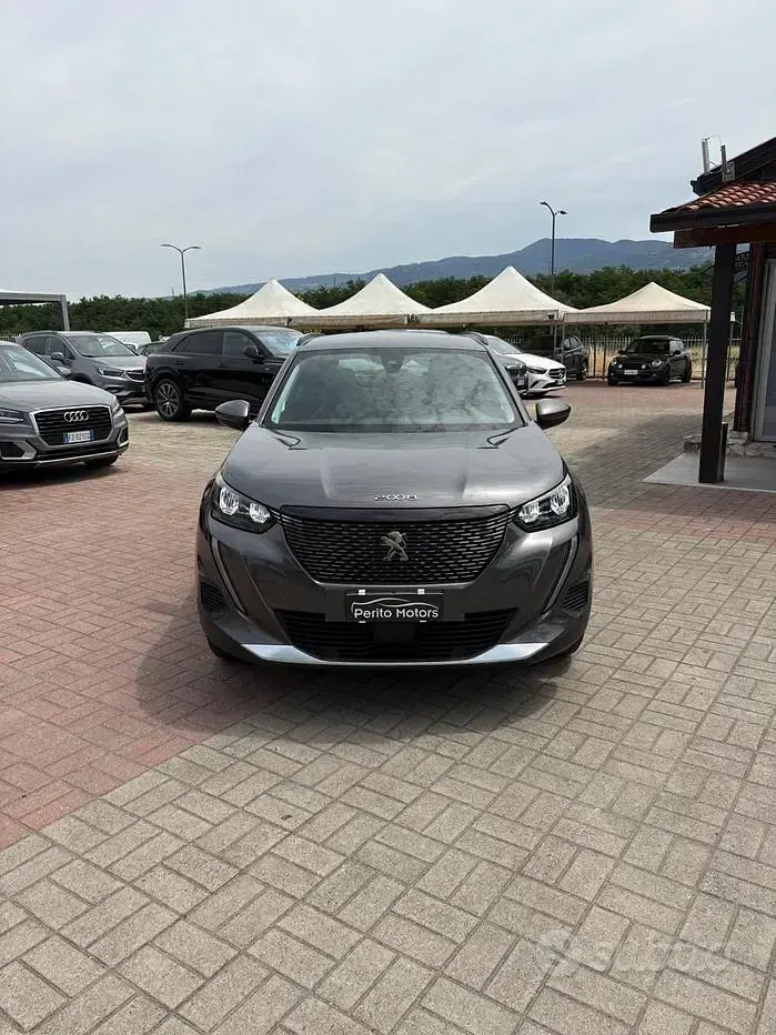 Usata Peugeot 2008 Allure 131 CV (96 kW) 2020 Grigio SUV
