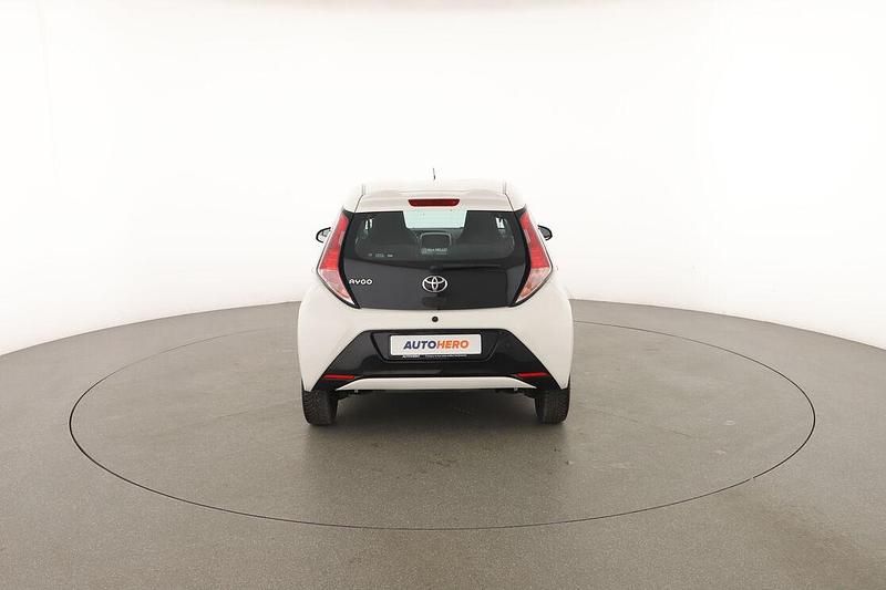Usata Toyota Aygo Cool 70 CV (51 kW) 2017 Bianco Utilitaria