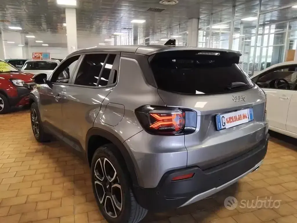 Usata Jeep Avenger Summit 101 CV (74 kW) 2025 Grigio granite / metallizzato SUV