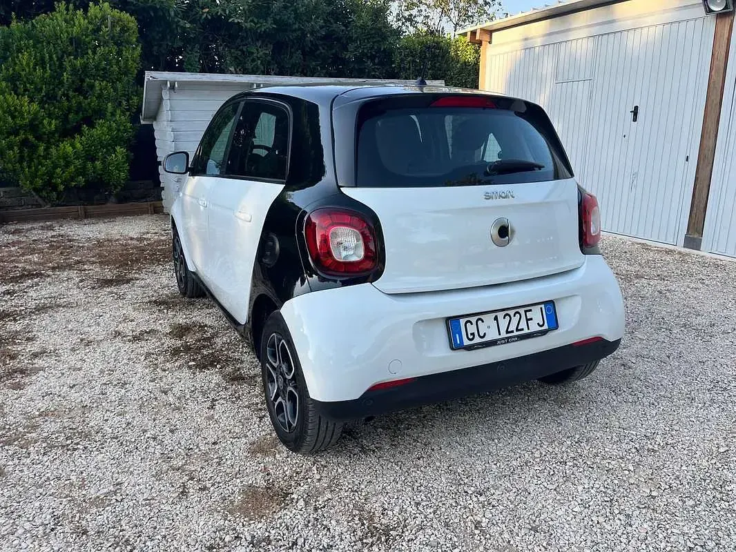Usata Smart ForFour Superpassion 90 CV (66 kW) 2019 Bianco Utilitaria