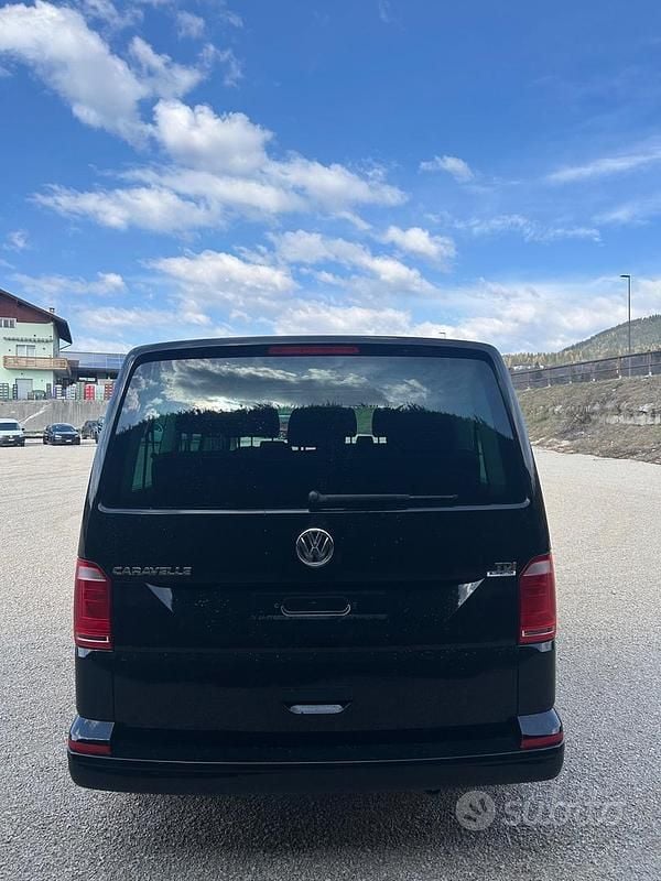 Usata VW Caravelle Comfortline 150 CV (110 kW) 2019 Nero Monovolume