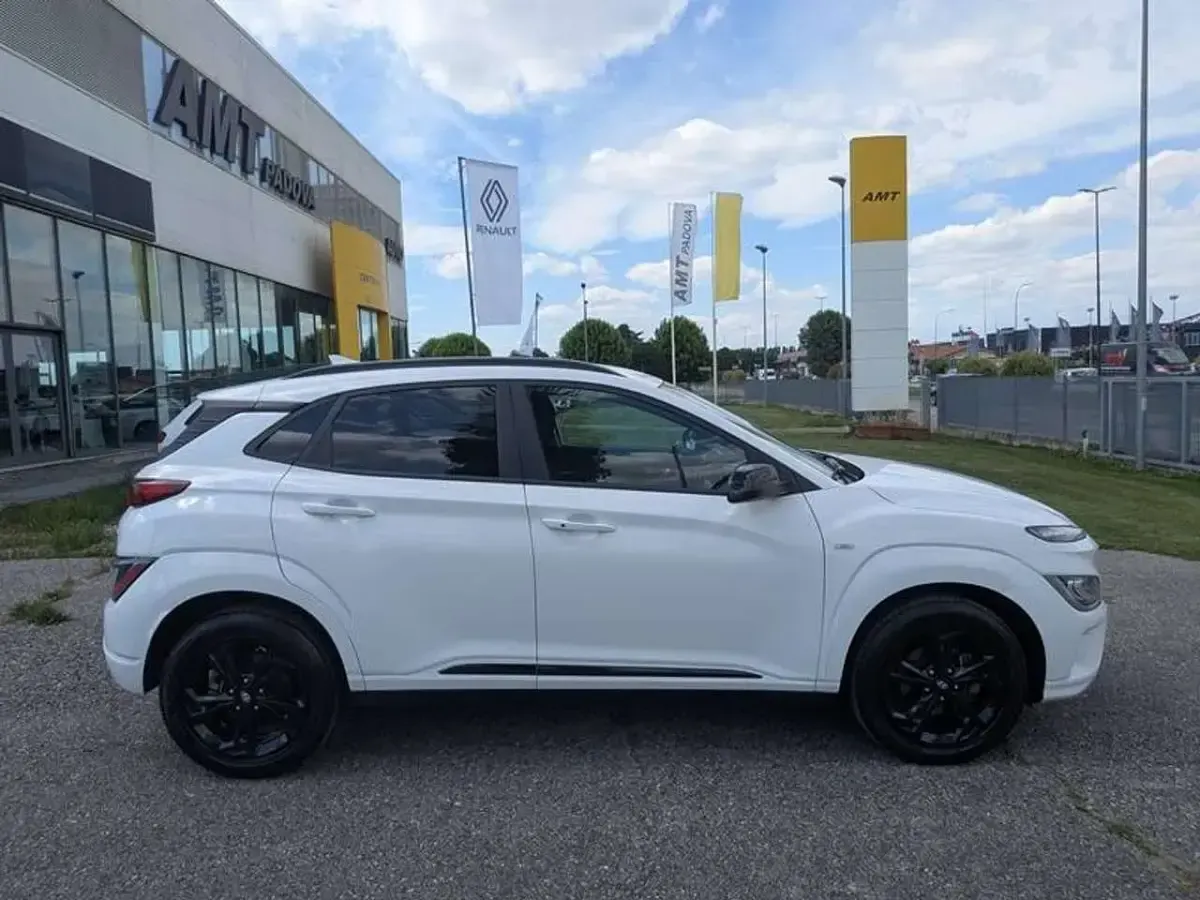 Usata Hyundai Kona 136 CV (100 kW) 2021 Bianco SUV