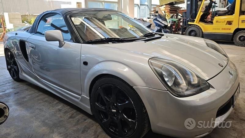 Begagnad Toyota MR2 1998 Grå Cab