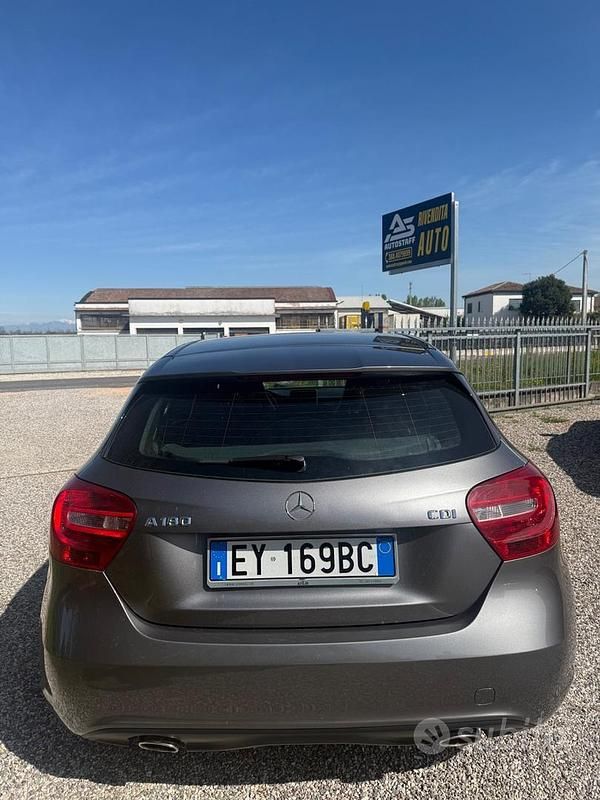 Usata Mercedes A180 108 CV (79 kW) 2015 Grigio Berlina