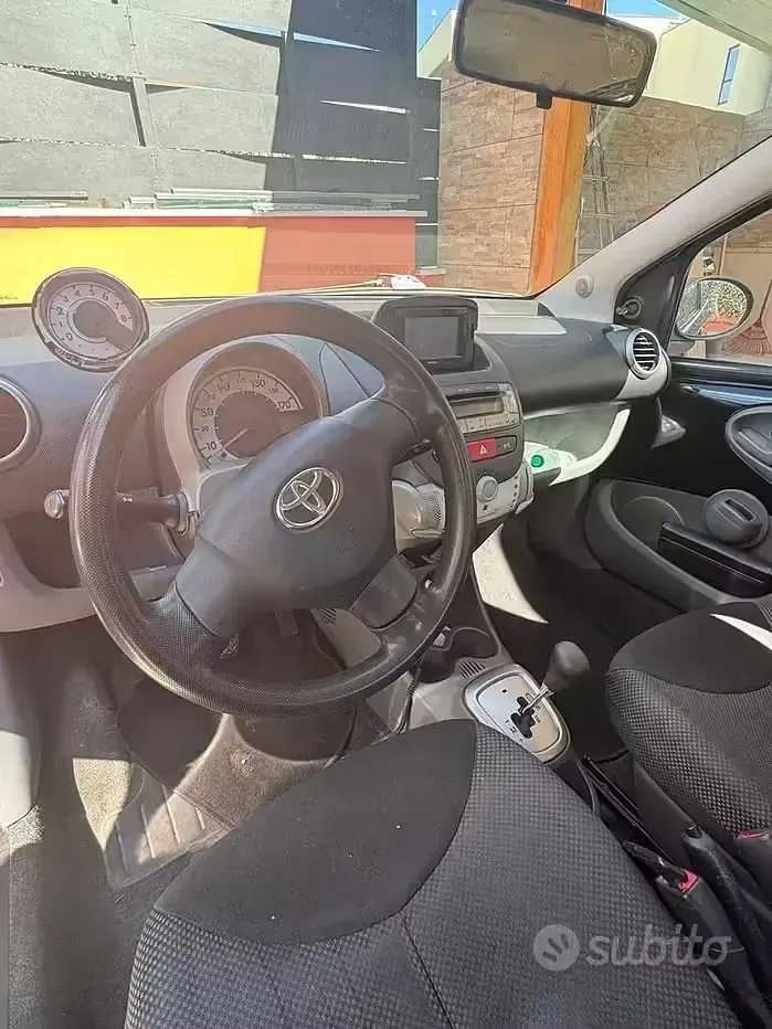Usata Toyota Aygo Connect Style 68 CV (50 kW) 2012 Nero Utilitaria