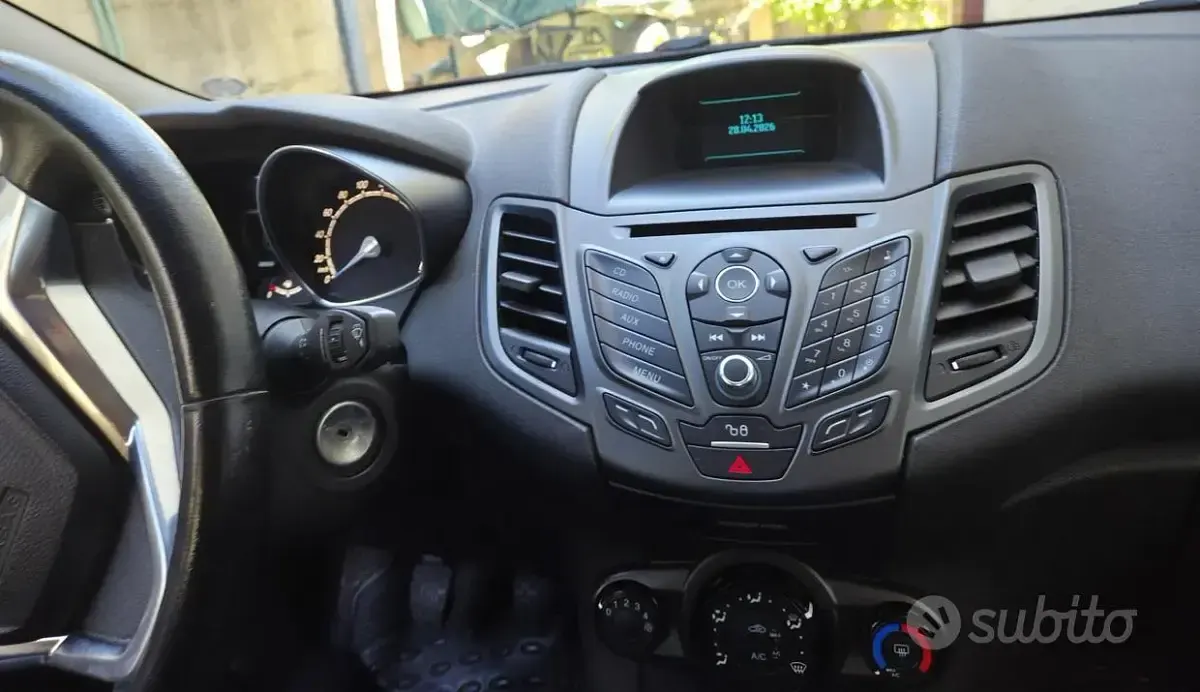 Usata Ford Fiesta 75 CV (55 kW) 2015 Blu Utilitaria