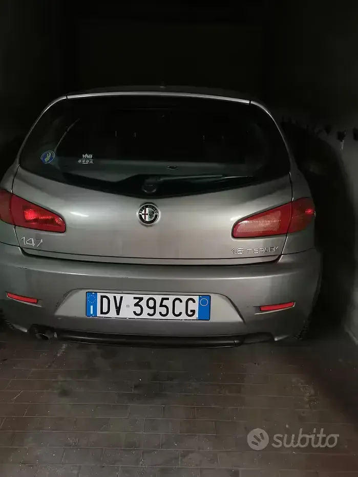 Usata Alfa Romeo 147 105 CV (77 kW) 2009 Grigio Utilitaria