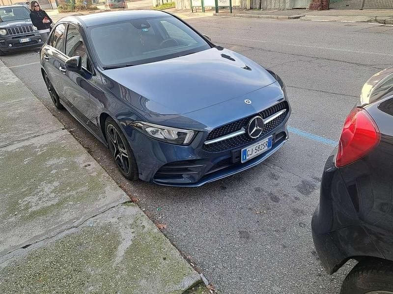 Blu/azzurro Usata 2022 Mercedes A180 Premium Berlina | 23.900 € (Super prezzo) - Immagine 1/4