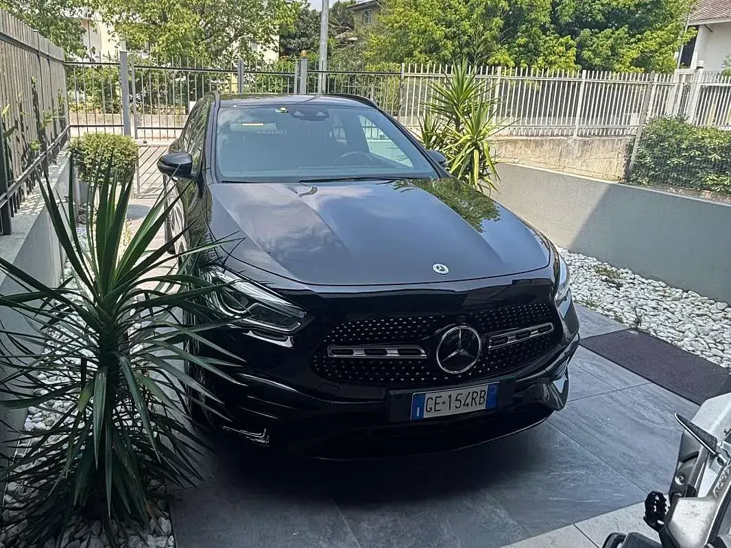Usata Mercedes GLA200 Premium 150 CV (110 kW) 2021 Nero SUV