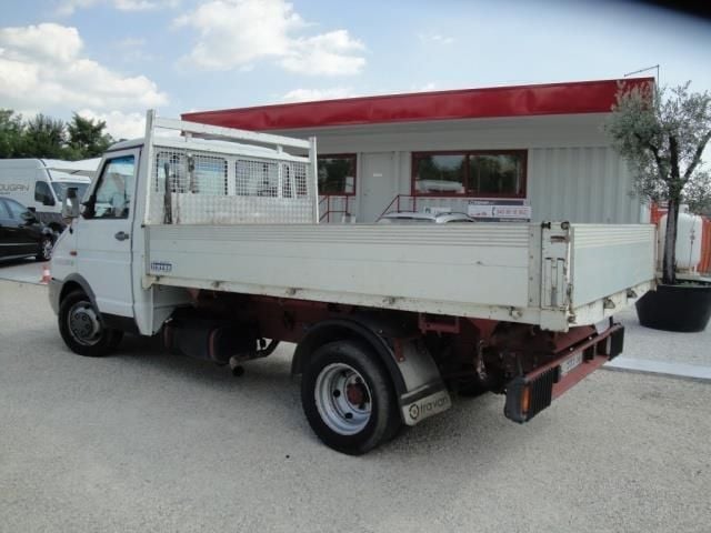 Usata Iveco Daily 103 CV (75 kW) 1995 Bianco pastello Berlina