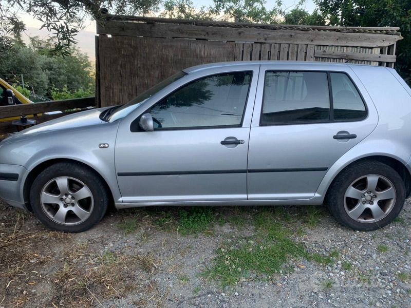 Usata VW Golf IV 90 CV (66 kW) 2001 Grigio Utilitaria