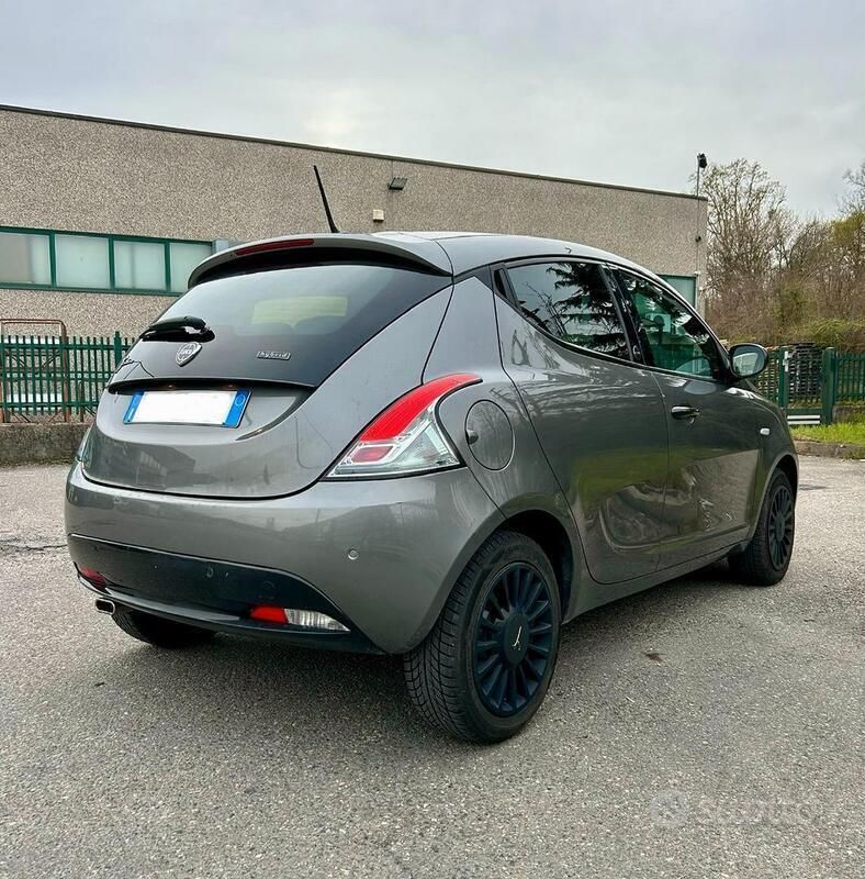 Usata Lancia Ypsilon S 69 CV (50 kW) 2021 Grigio Utilitaria