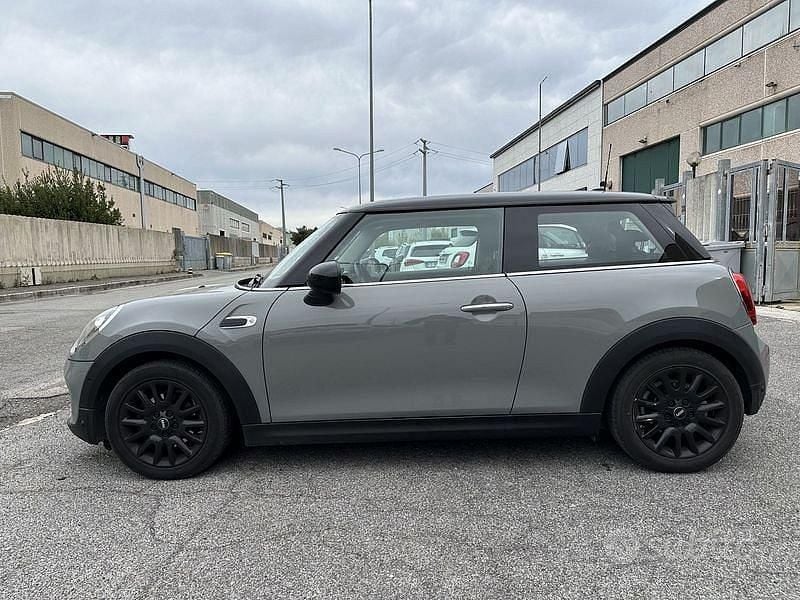 Usata Mini Cooper D 116 CV (85 kW) 2019 Grigio Utilitaria