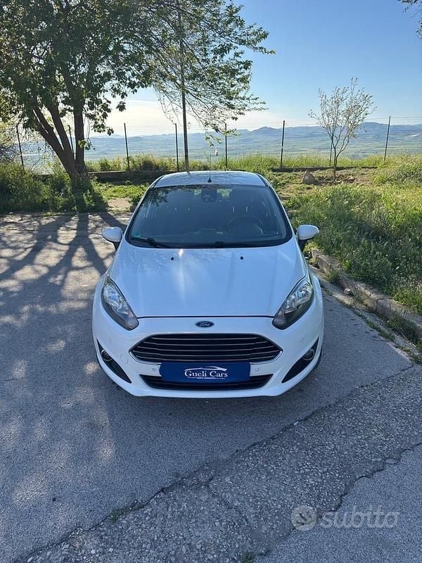 Usata Ford Fiesta Titanium 95 CV (69 kW) 2015 Bianco Berlina